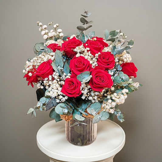 RAMO DE 12 ROSAS PRESERVADAS ROJAS CON JARRÓN